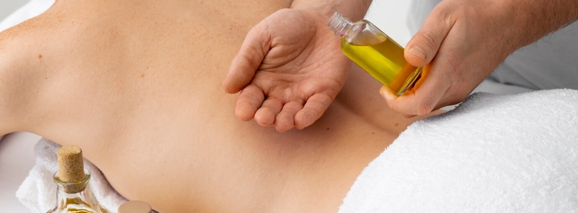 1. Ayurvedic Therapeutic Oil Massage